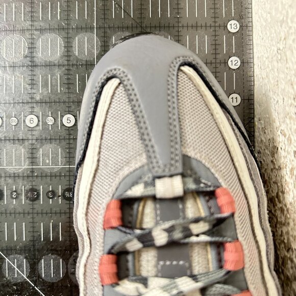 Nike Air Max 95 Men Size 11 DM0011-008 Vast Grey Red Stardust Training Shoes - Picture 11 of 11